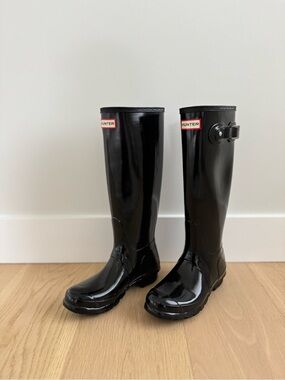 Hunter Black High-Gloss Knee Rain Boots